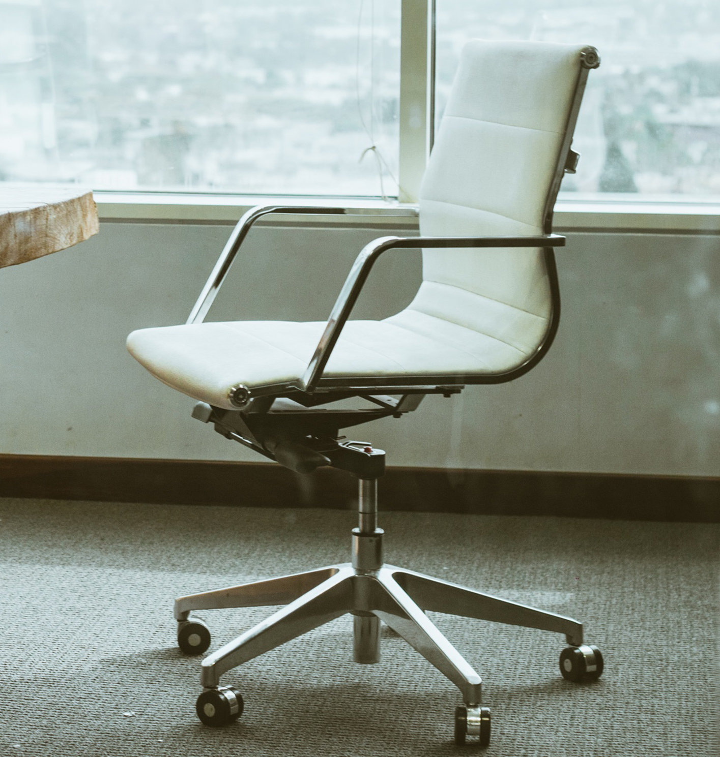 Combinação rodinhas em cadeiras fica no topo da lista de itens mais vendidos em mobiliário para escritório