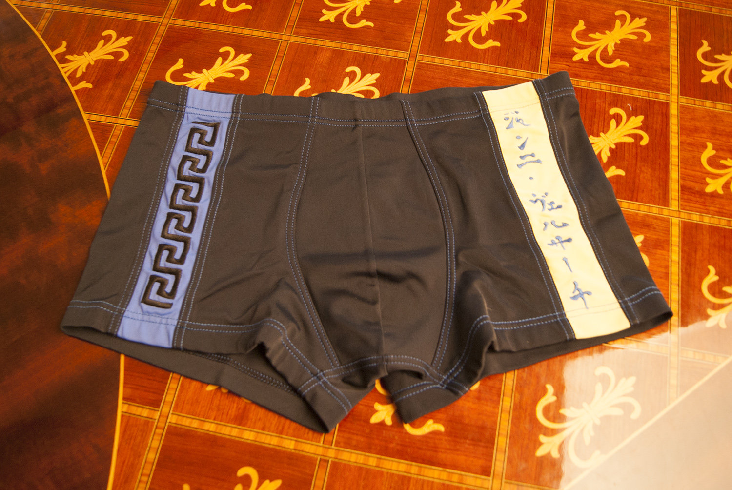 Cueca modelo boxer